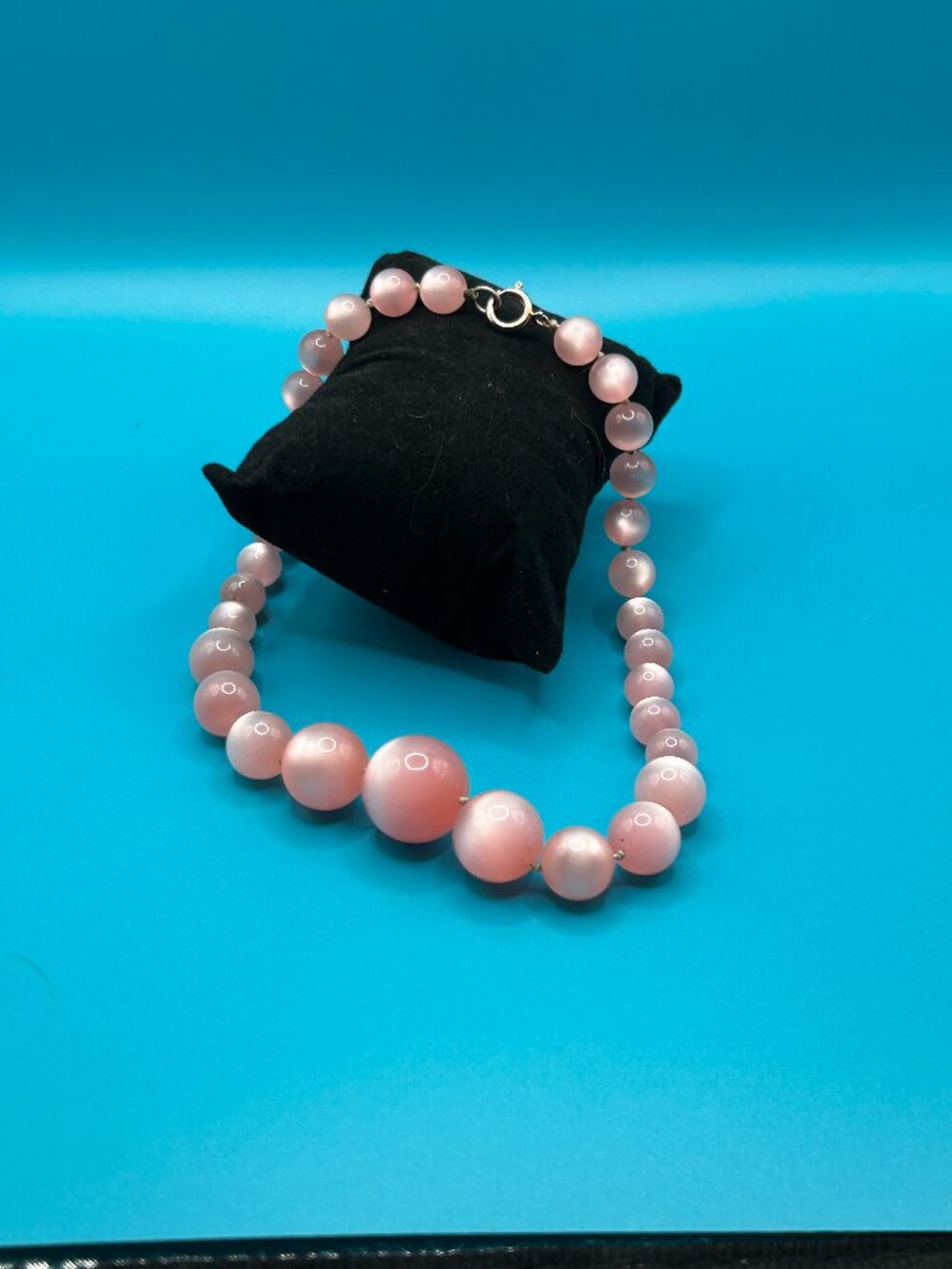 Vintage 1950s Pink Moonglow Lucite Graduated Bead Choker Necklace